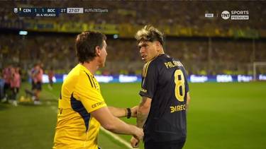 El polémico gesto de Carlos Palacios a Claudio Úbeda en Boca por su cambio